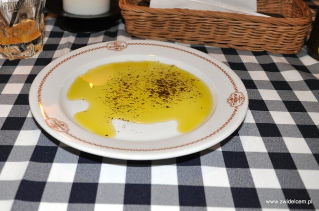 Trattoria Pergamin - oliwa na talerzu