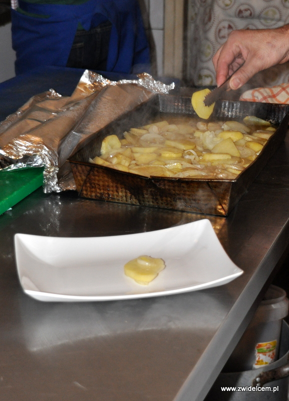 Kraków - Valparaiso - warsztaty dań duszonych - sprawdzamy ziemniaki