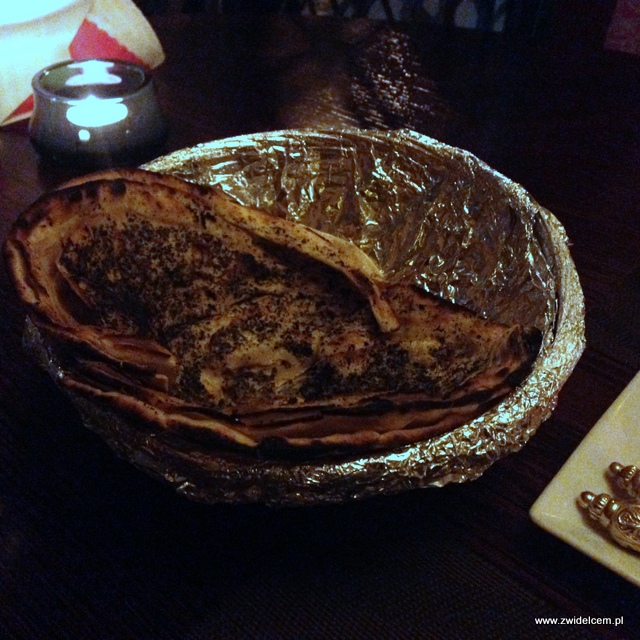 Kraków - Indus Tandoor - chlebek z miętą