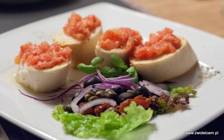 Kraków - Malecon - Bruschetta z pomidorami, świeżą bazylią i czosnkiem