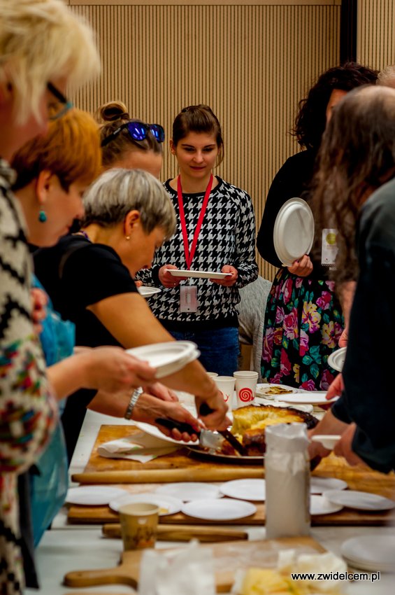 Kraków - Centrum Kongresowe ICE - Terra Madre - Kuchnia tatarska - Dżenneta Bogdanowicz - krojenie pierekaczewnika