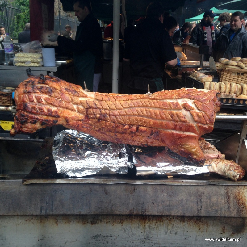Londyn - Borough Market- roasted hog