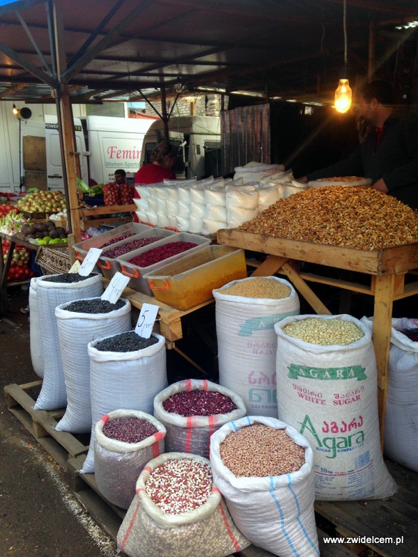 Gruzja - Tbilisi - Dezerters Bazaar- strączki