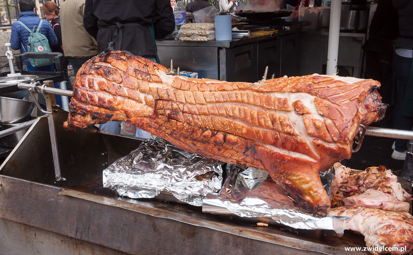 Londyn - London - Borough Market - Roast Hog - pieczona świnia na rożnie