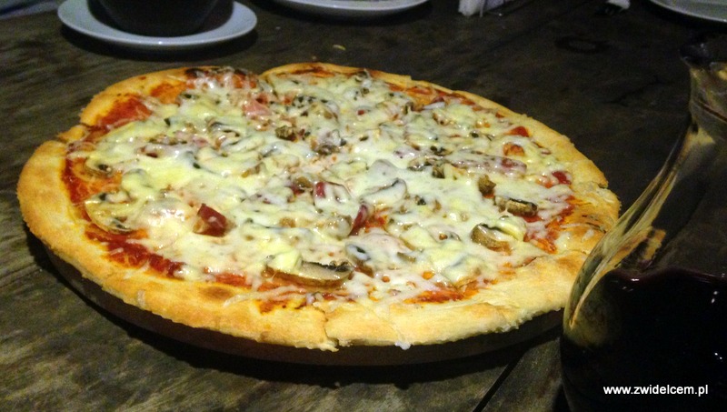 Gruzja - Tbilisi -Sofia Melnikova - pizza