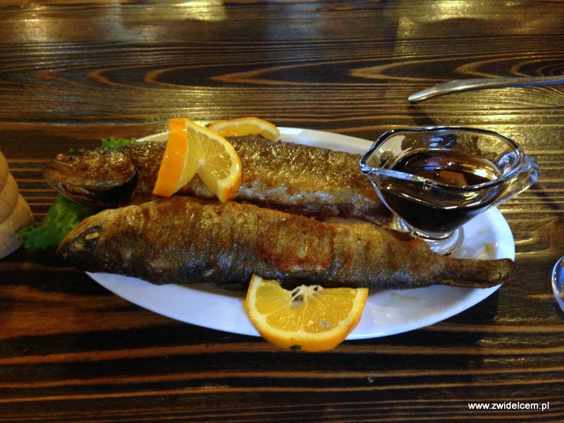 Gruzja - Kazbegi - Shorena's Bar - pstrągi w sosie z granatu