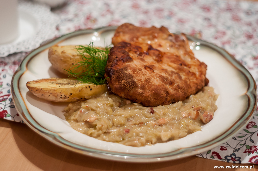 Kraków - Gąska - Kotlet Schabowy z pieczonym ziemniakiem i zasmażaną kapustą