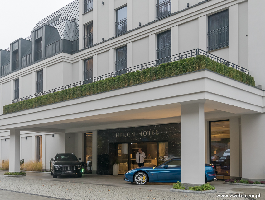 Hotel Heron - Sienna - Gródek nad Dunajcem - Wejście - MAserati - Porsche