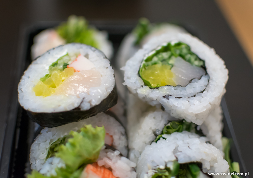 Kraków - Koku Sushi - Uramaki z sandaczem i futomaki z maślaną