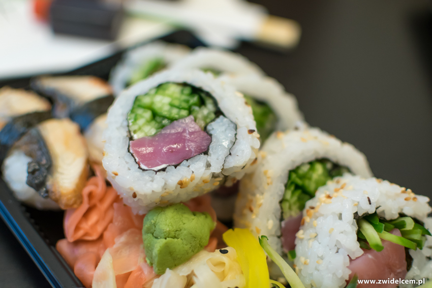 Kraków - Koku Sushi - Uramaki z tuńczykiem i ogórkiem