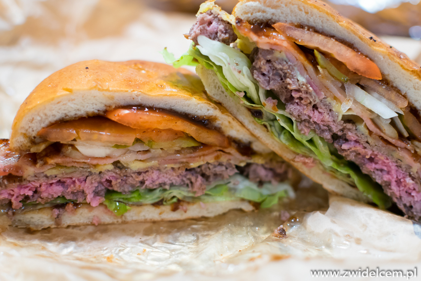 Kraków -Tasty Beast- buger w przekroju